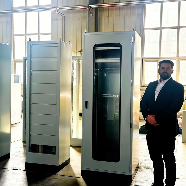 Kerjasama dengan Rakan Kejuruteraan UK Kami